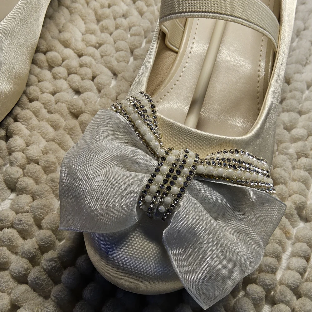 NWOT Girls Size 4 Charming Kids Dress Shoes with Bow Accent Cream Colored